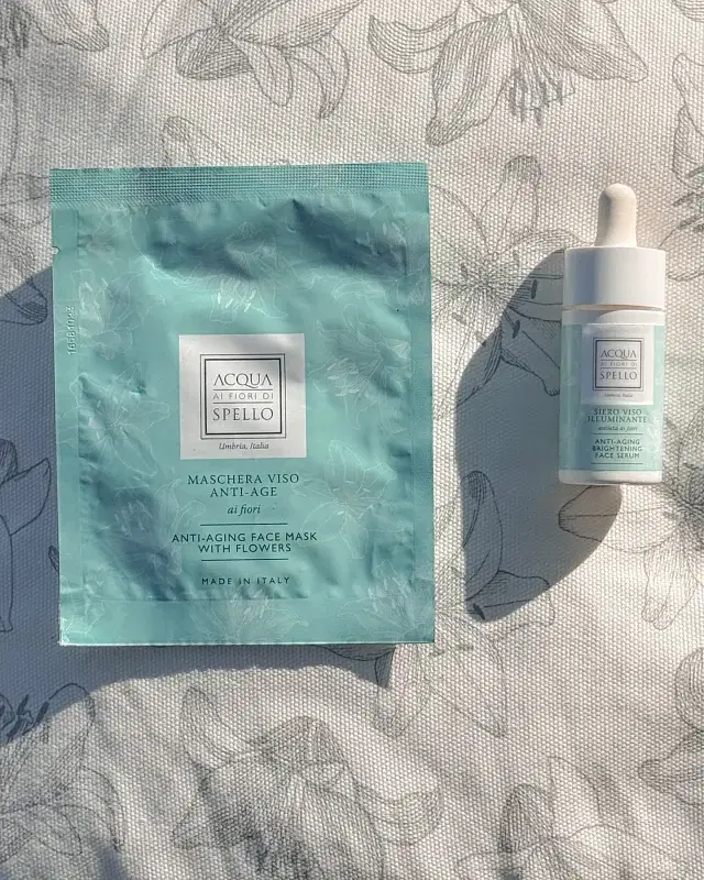 Sole ☀️ che annuncia l’arrivo della primavera 🌸

Noi non vediamo l’ora e voi? 😍

Regalatevi un trattamento viso completo che dona luminosità e freschezza 🫧 Applicate la maschera per un effetto immediato di idratazione profonda e completate il trattamento con il siero per una pelle visibilmente più giovane e radiosa 🩵🧖🏻‍♀️🧴 

📲 acquadispello.it

#acquaaifioridispello 
#acquaaifioridispelloboutique 
#springiscoming 
#sieroviso
#sierovisoantiage 
#mascheraviso
#mascheravisoantiage 
#lights
#sun
#sunnyday 
#beauty
#beautyessentials 
#beautylover 
#spello
#umbria
#italia