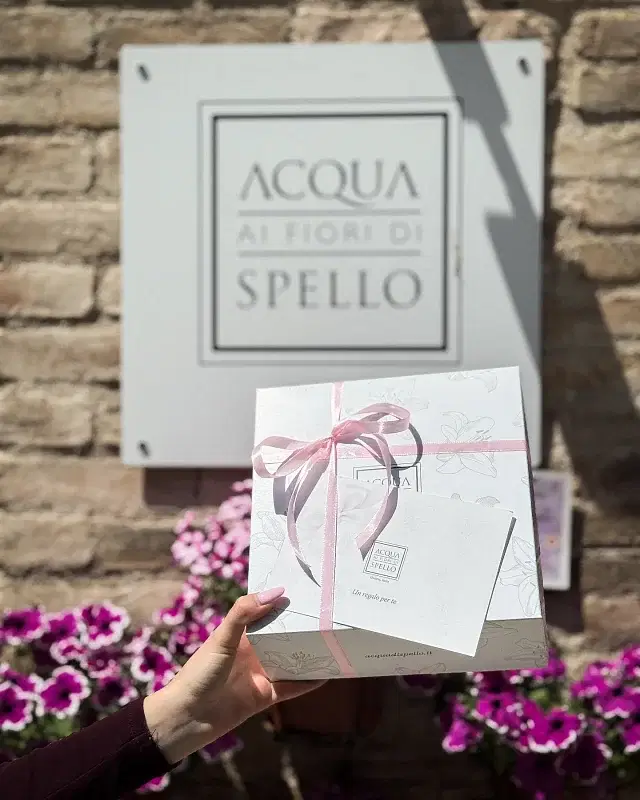 Una sorpresa speciale per te, Mamma 🌸🫧💖

Trova il regalo perfetto per la #festadellamamma nei nostri negozi 🛍️ o online 📲 acquadispello.it 

#acquaiafiori
#acquaaifioridispello 
#acquaaifioridispelloboutique 
#regalospeciale
#regaloperfetto 
#regaloallamamma 
#mum
#mumday
#spello
#umbria
#italia