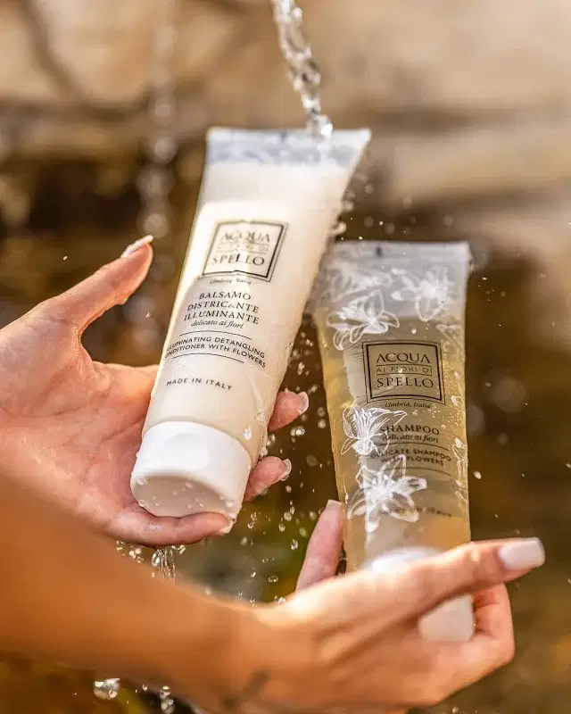 ℬ𝑒𝓃𝓋𝑒𝓃𝓊𝓉𝑜 ℒ𝓊𝑔𝓁𝒿𝑜 ☀️ 

Luglio è il mese ideale per coccolare i capelli con uno shampoo nutriente e un balsamo che li protegga dagli agenti esterni 🫧 

Hai mai provato i nostri? 🧴
Acquistali ora 📲 acquadispello.it 

#acquaaifiori
#acquaaifioridispello 
#acquaaifioridispelloboutique 
#shampoo
#balsamo
#capelliperfetti
#capellinutriti 
#hair
#hairbeauty 
#beauty
#beautylover 
#spello
#umbria
#italia