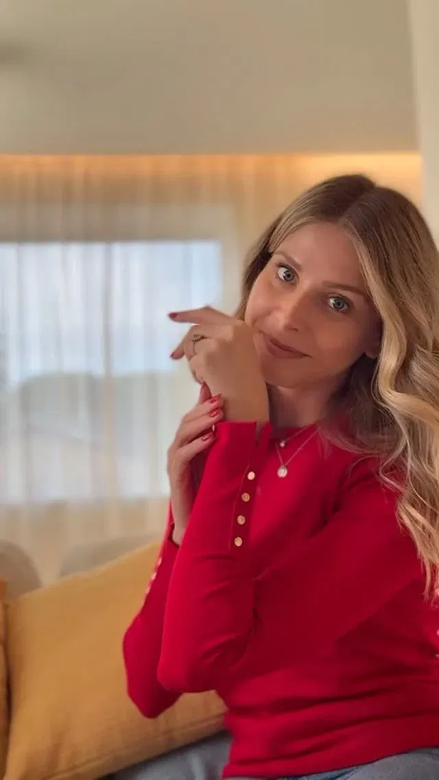 Nel pieno dell’inverno ❄️ prendersi cura delle mani è diventato un vero gesto di bellezza quotidiana 🫶🏻

Acquista la nostra #cremamani 🧴 
📲 acquadispello.it

#acquaaifioridispello 
#acquaaifioridispelloboutique 
#beautyroutine