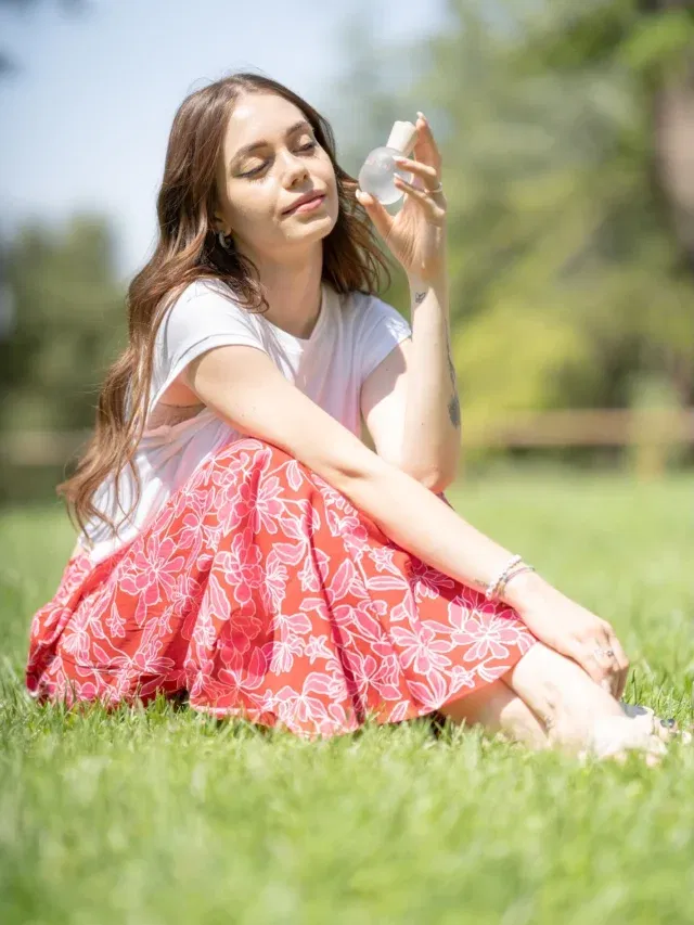 La bellezza di prendersi cura di sé è racchiusa nei piccoli gesti, nelle attenzioni delicate, nei momenti che profumano di fiori e leggerezza 🌸 🫧💓

Scopri tutte le nostre novità su 📲 acquaaifioridispello.it

#acquaaifiori 
#acquaaifioridispello
#eaudeparfum
#fragranze
#primavera
